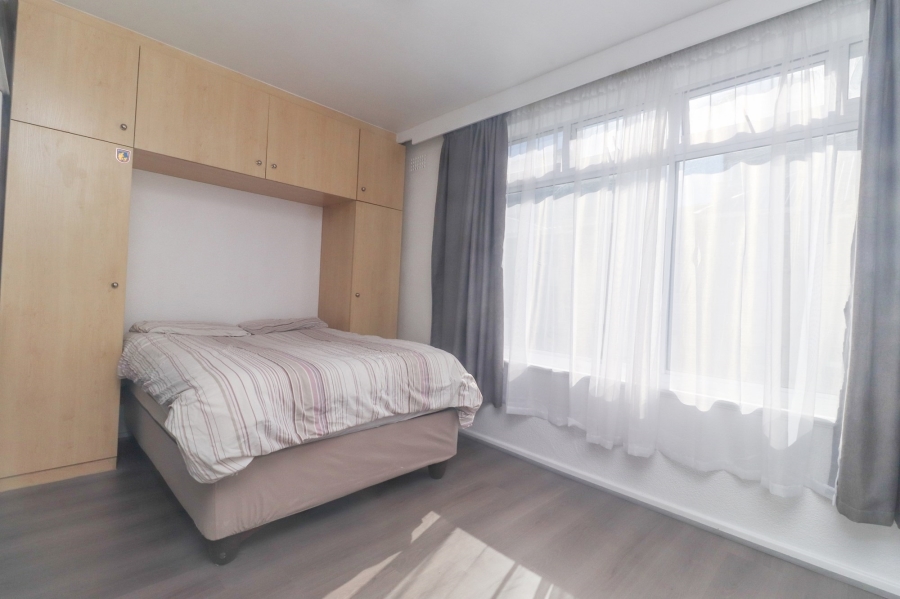 1 Bedroom Property for Sale in Sea Point Western Cape